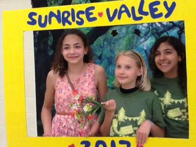 photo of students holding a SVES sign and posing for the photo booth