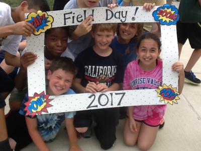 photo of students in field day photo booth frame