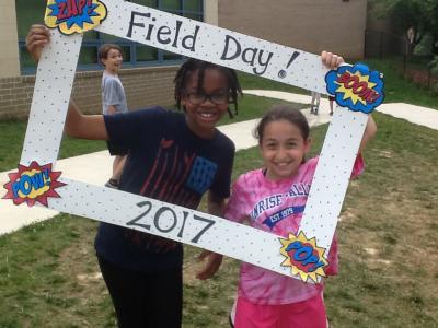 photo of students holding field day photo booth frame
